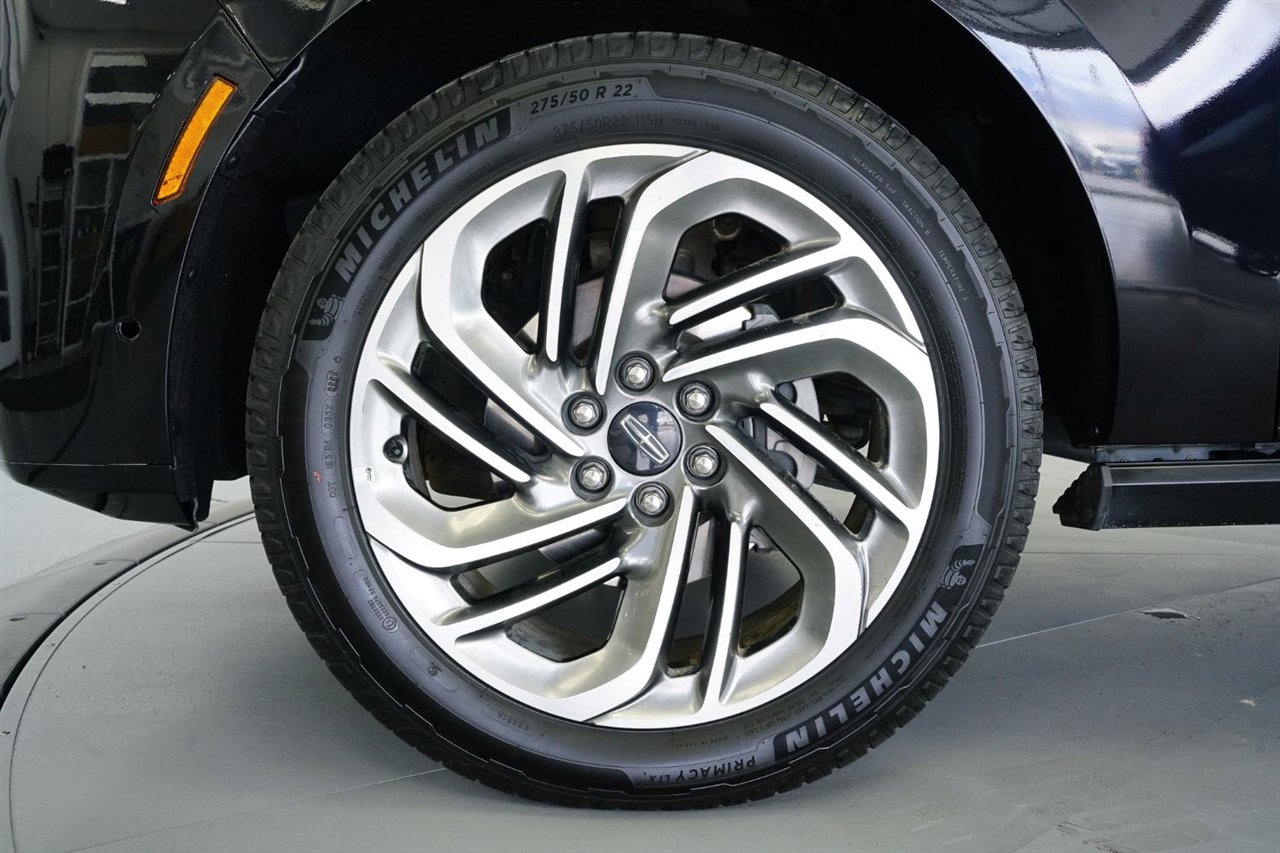 Used 2025 Lincoln Navigator Reserve image 9