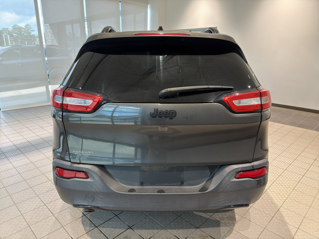 Used 2016 Jeep Cherokee Sport image 4