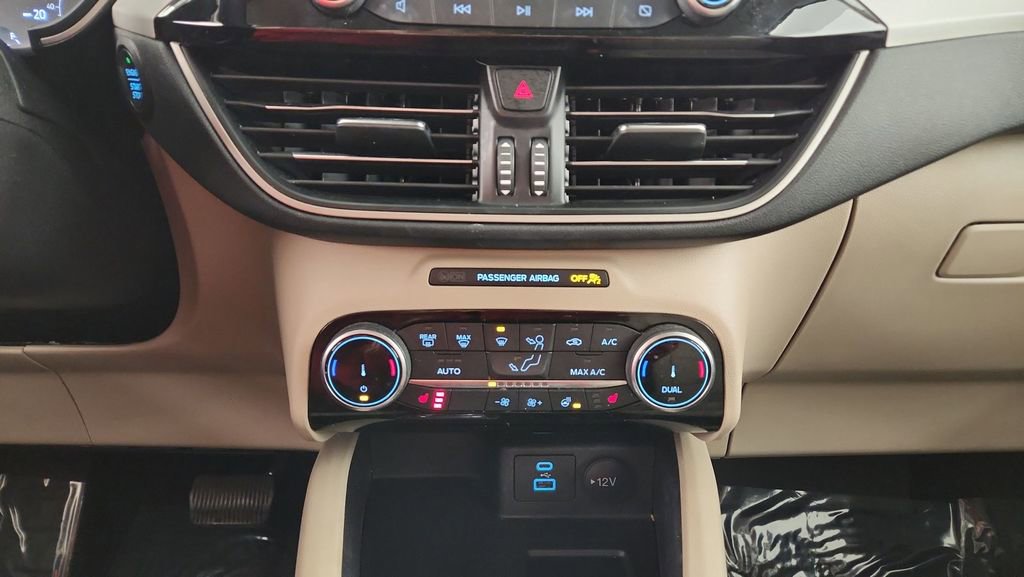 Used 2022 Ford Escape SEL image 17