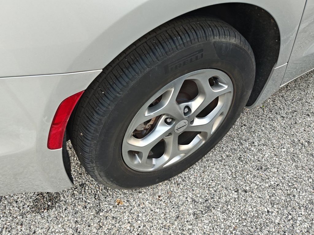 Used 2024 Chrysler Pacifica Limited FWD image 9