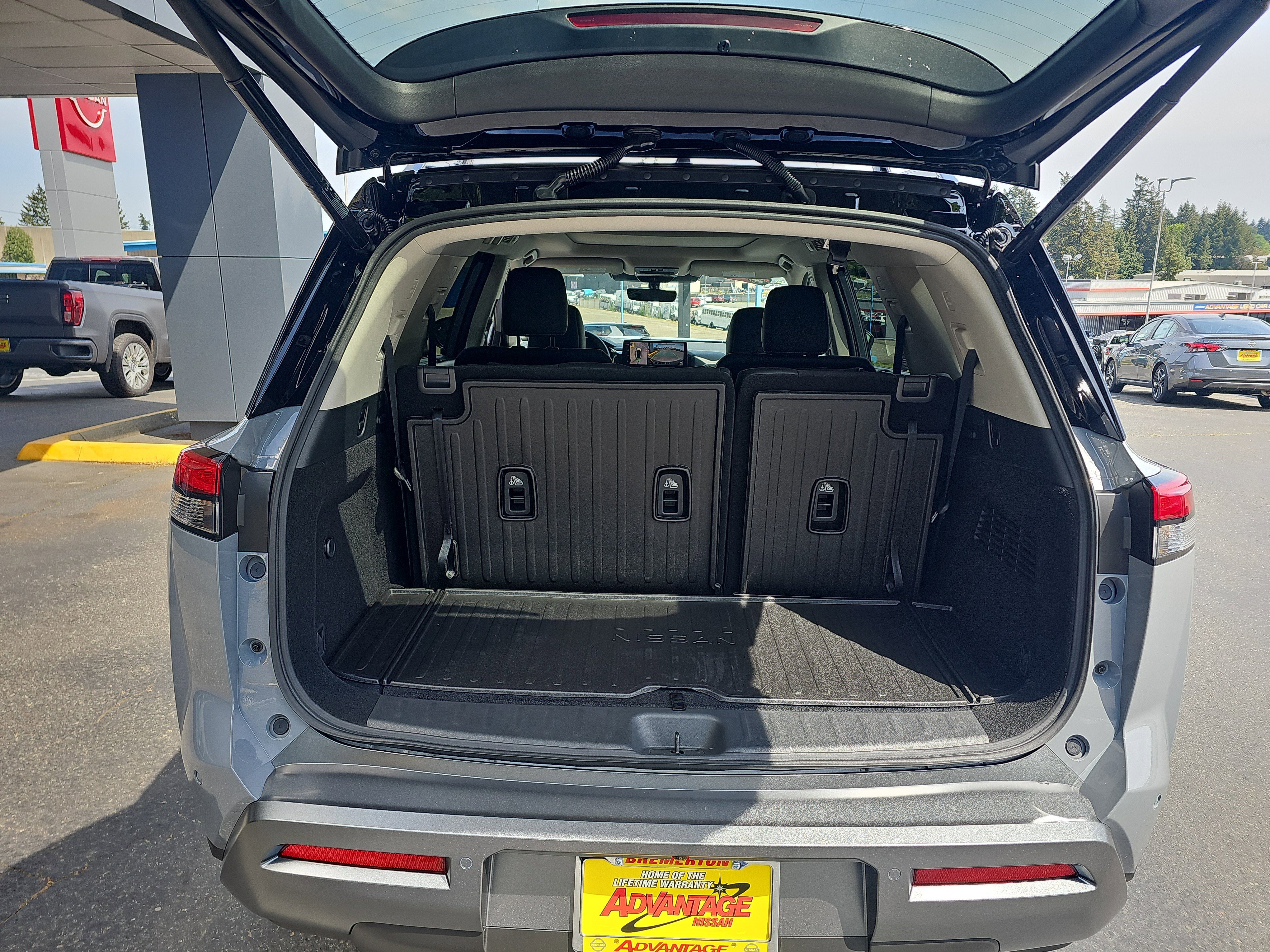 New 2026 Nissan Pathfinder Platinum AWD/4WD image 23