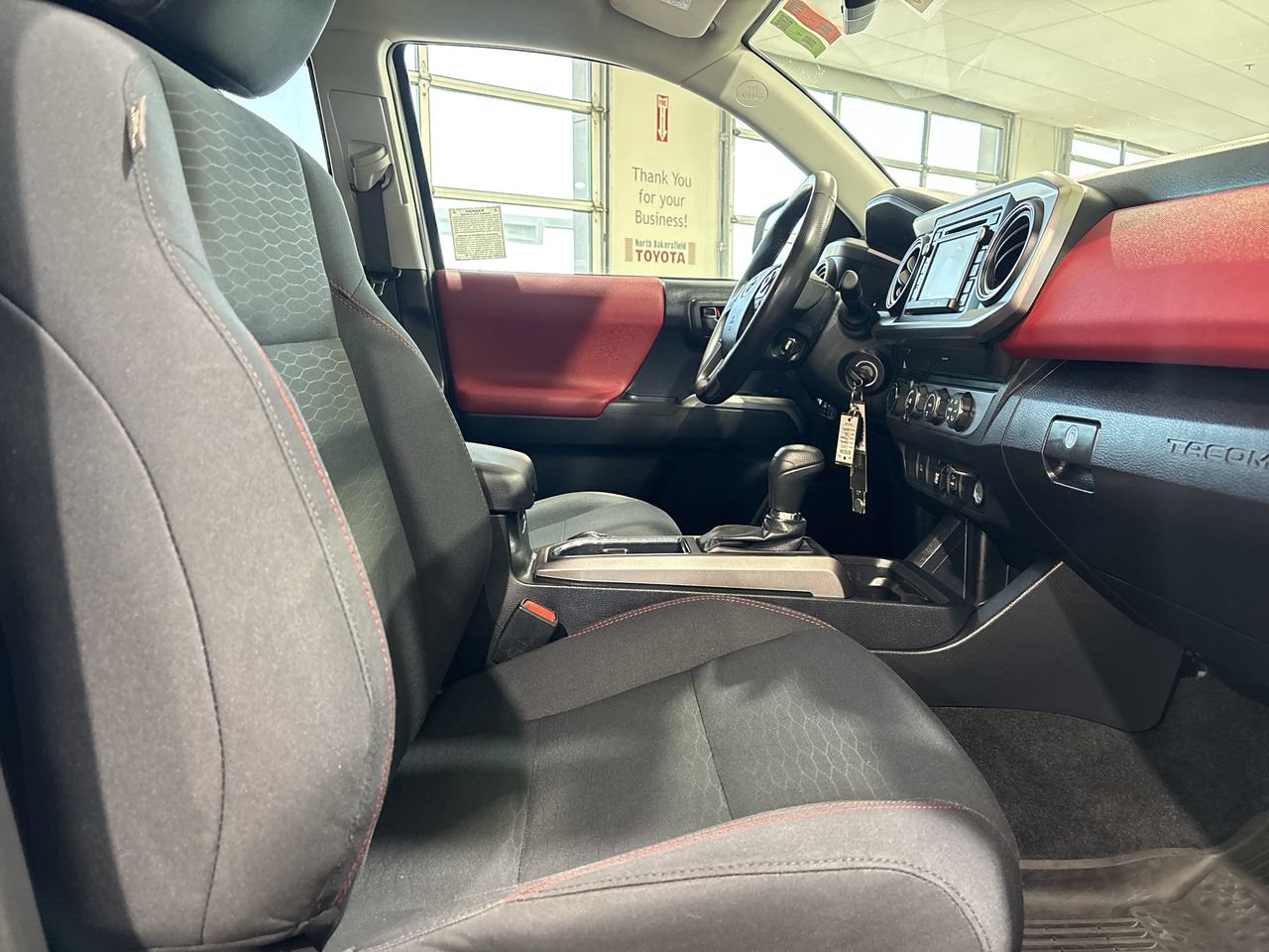 Used 2019 Toyota Tacoma SR5 AWD/4WD image 23