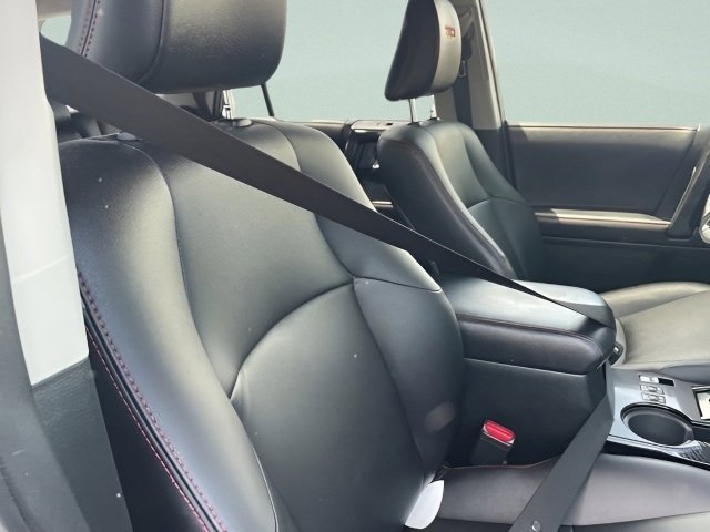 Used 2018 Toyota 4Runner TRD Off-Road Premium AWD/4WD image 8