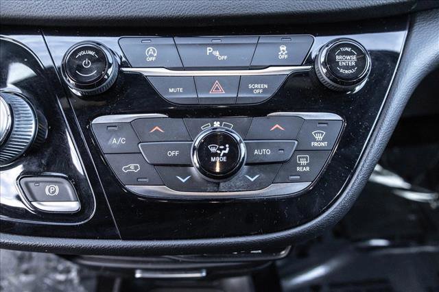 Used 2020 Chrysler Pacifica Touring-L image 17