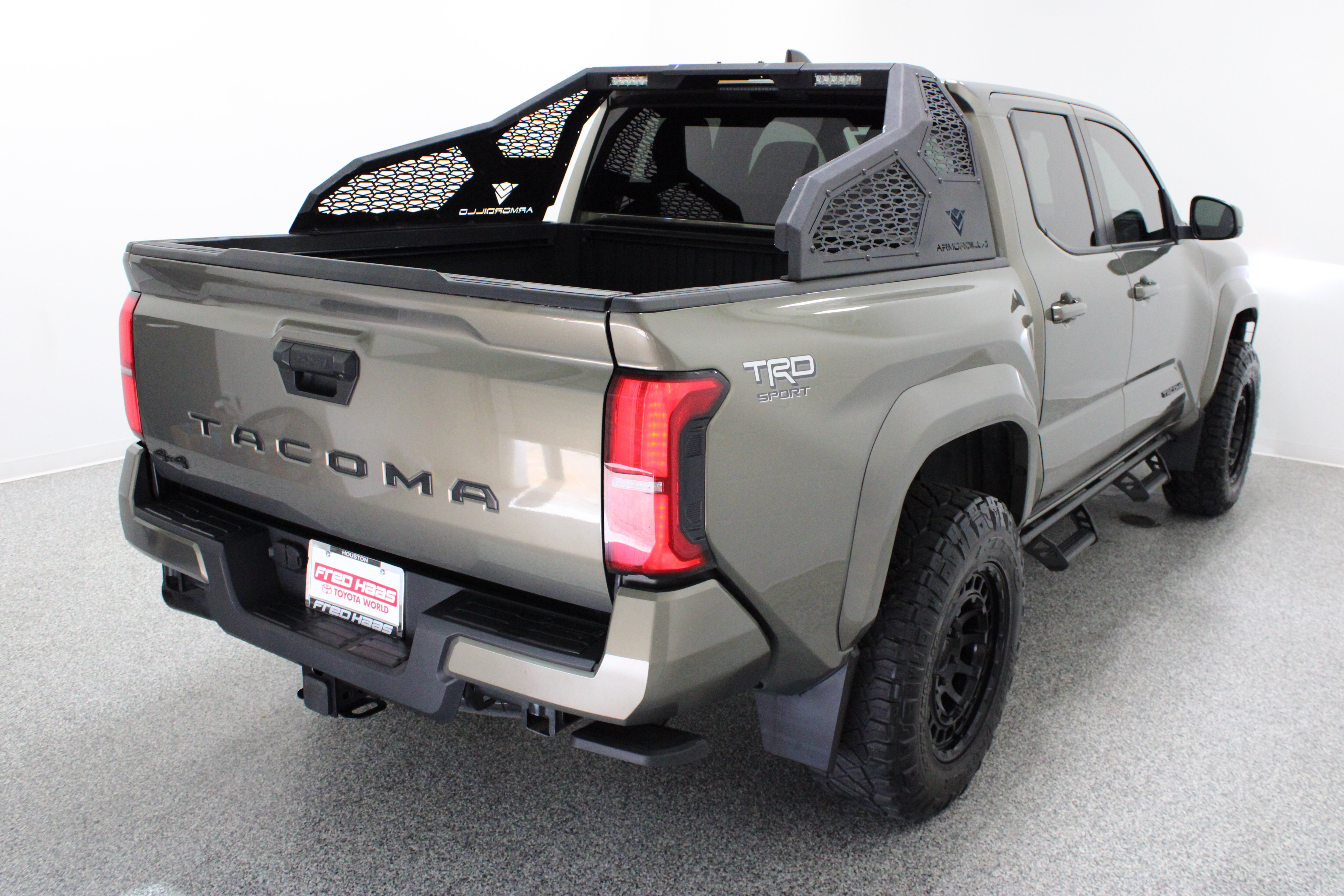 Used 2024 Toyota Tacoma TRD Sport AWD/4WD image 7