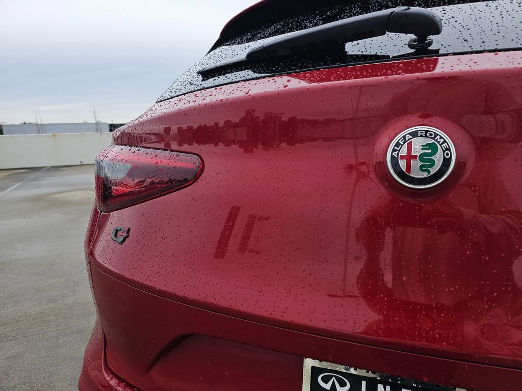 Used 2019 Alfa Romeo Stelvio Quadrifoglio image 16