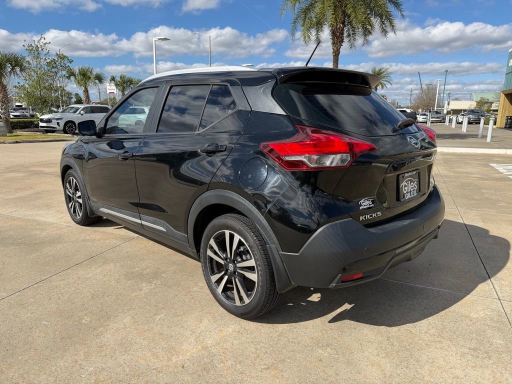 Used 2018 Nissan Kicks SR w/ Premium Package image 3