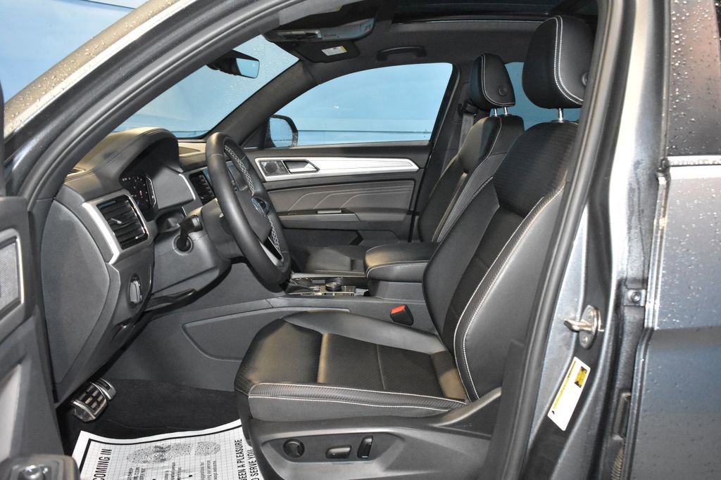 Used 2023 Volkswagen Atlas Cross Sport SE w/ Panoramic Sunroof Package image 7