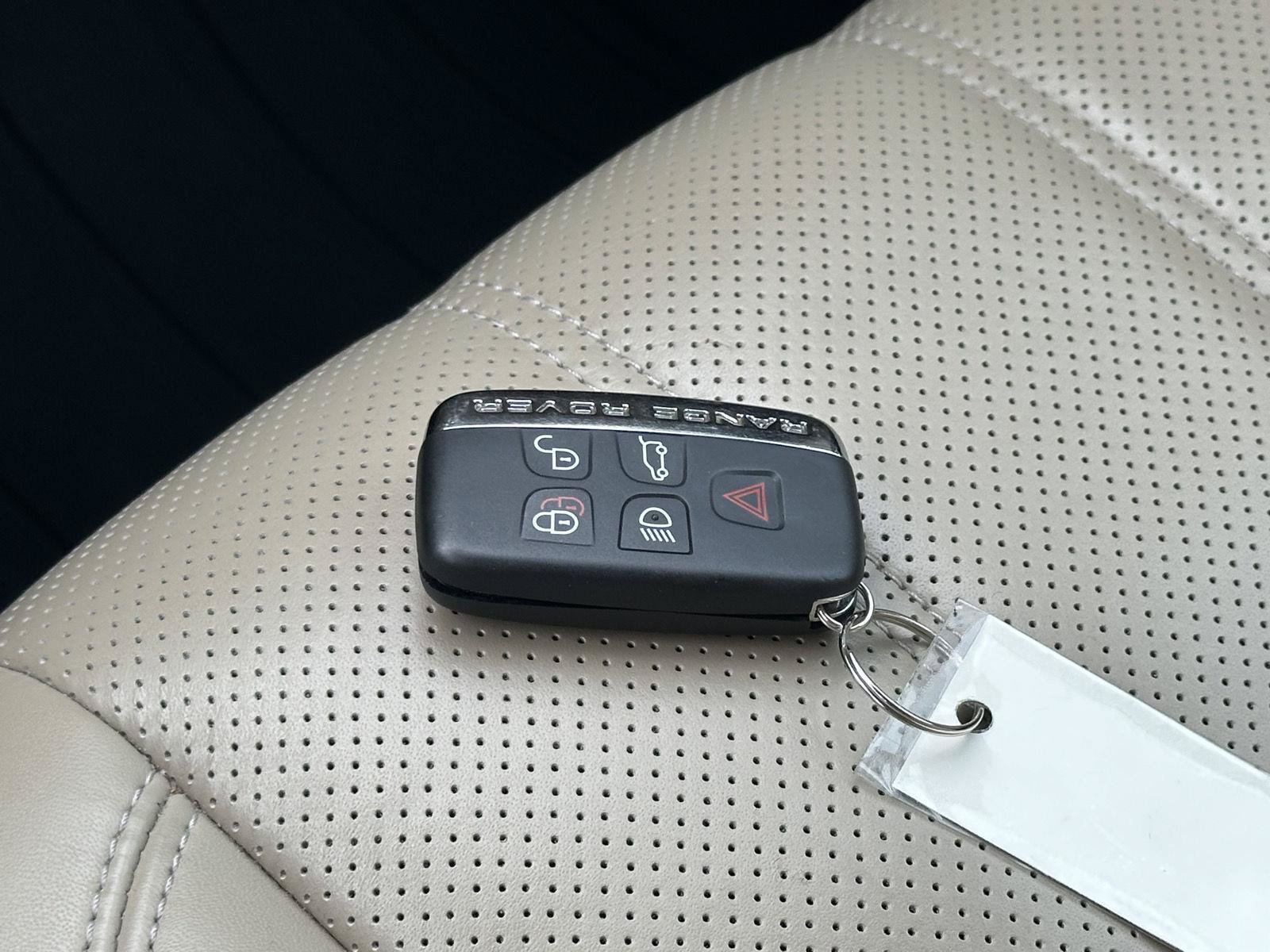 Used 2017 Land Rover Range Rover Supercharged AWD/4WD image 37