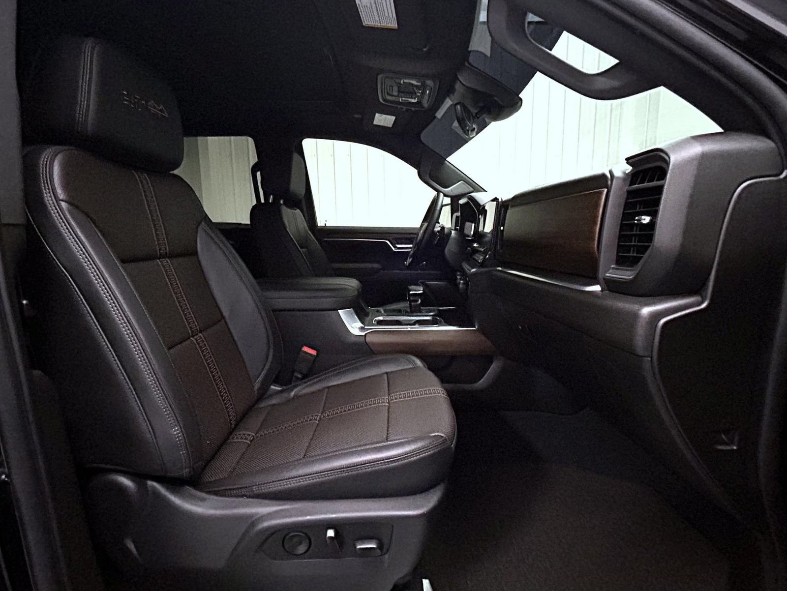 Used 2026 Chevrolet Silverado 1500 High Country w/ Midnight Edition AWD/4WD image 15