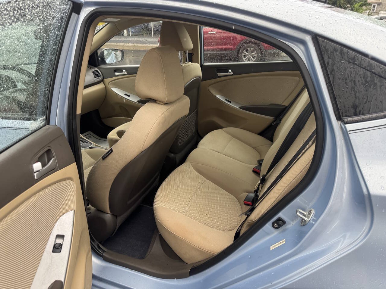 Used 2012 Hyundai Accent GLS FWD image 9