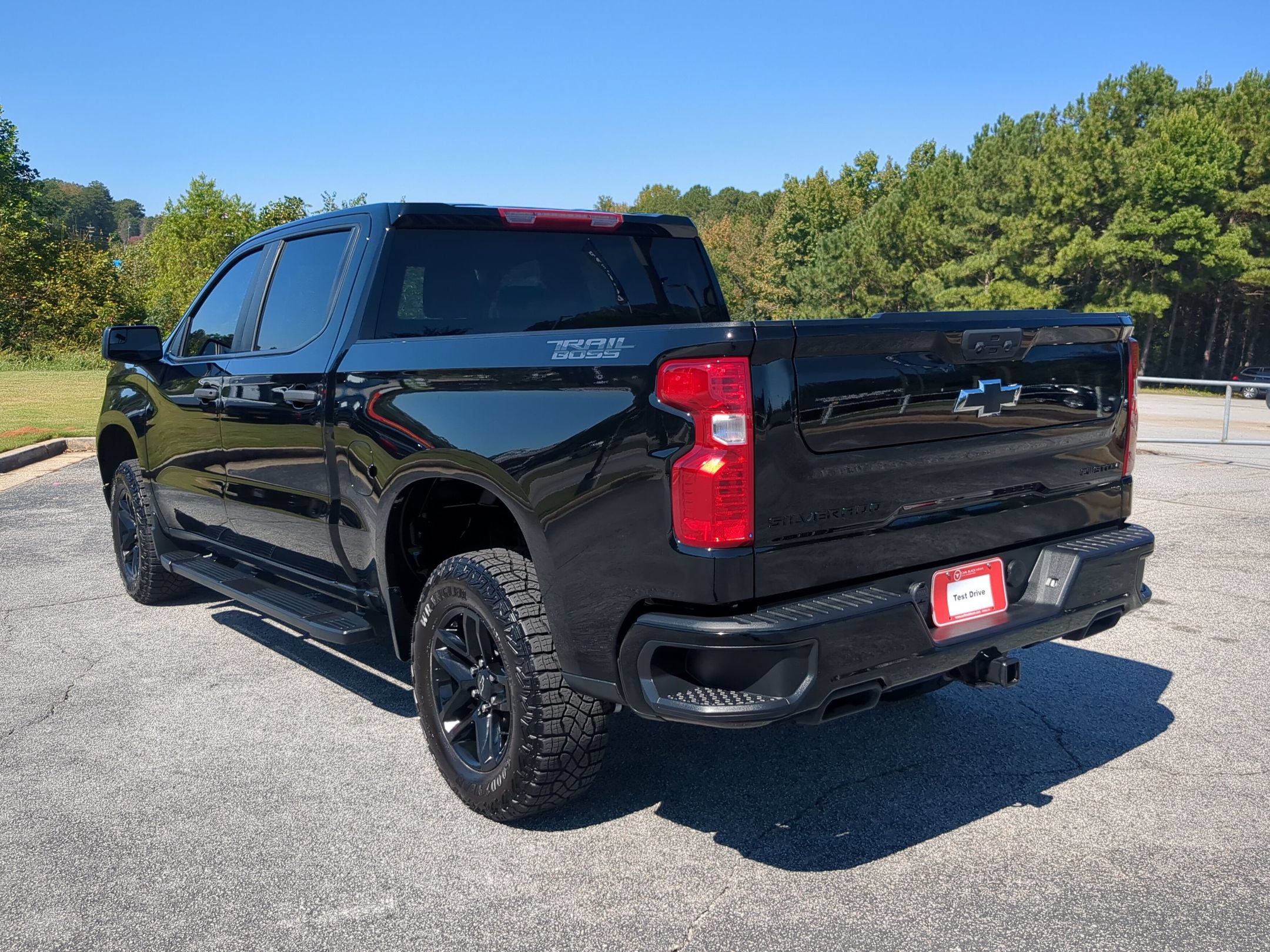 Used 2025 Chevrolet Silverado 1500 Custom Trail Boss w/ Midnight Edition AWD/4WD image 7