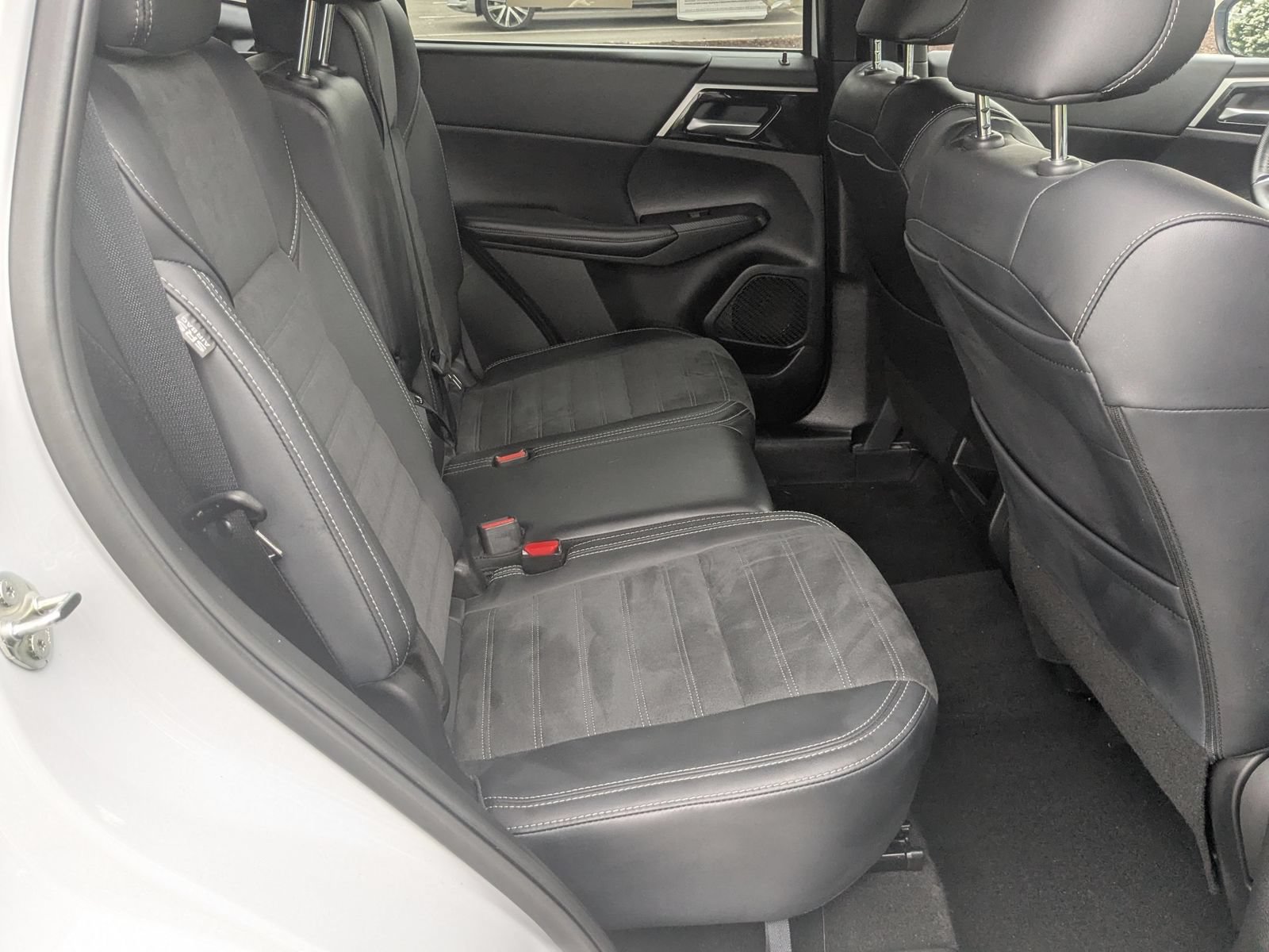 Used 2024 Mitsubishi Outlander SE Black Edition FWD image 38