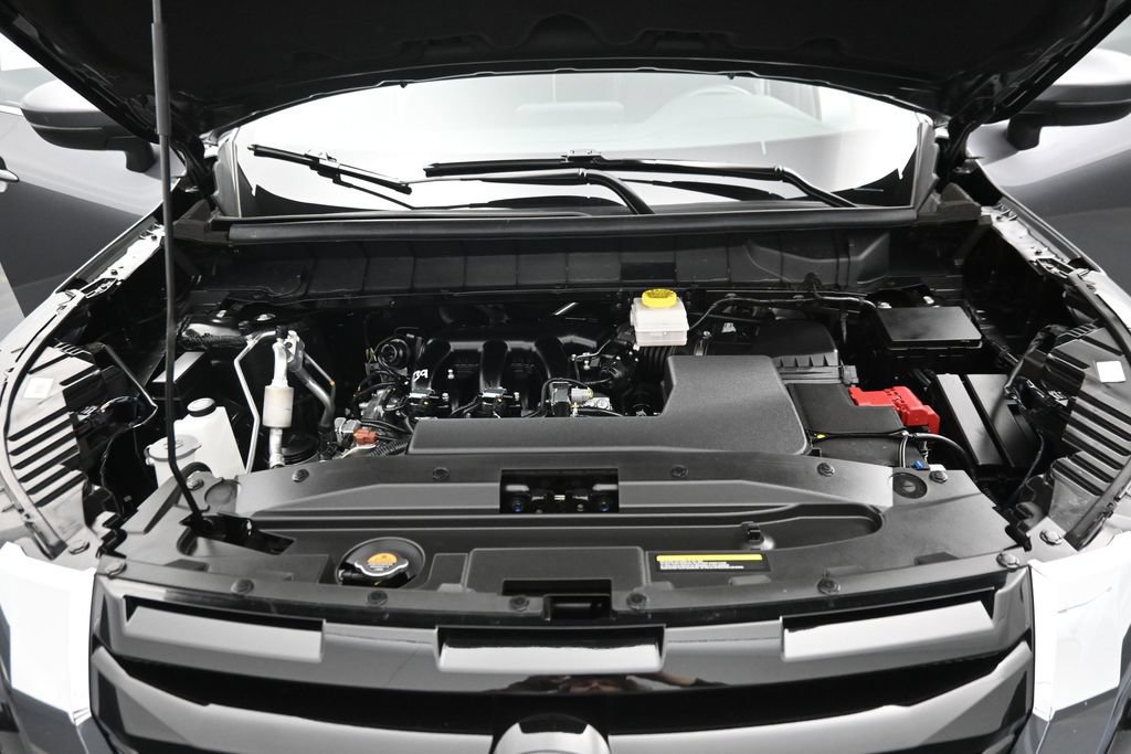 Used 2025 Nissan Pathfinder SV AWD/4WD image 36