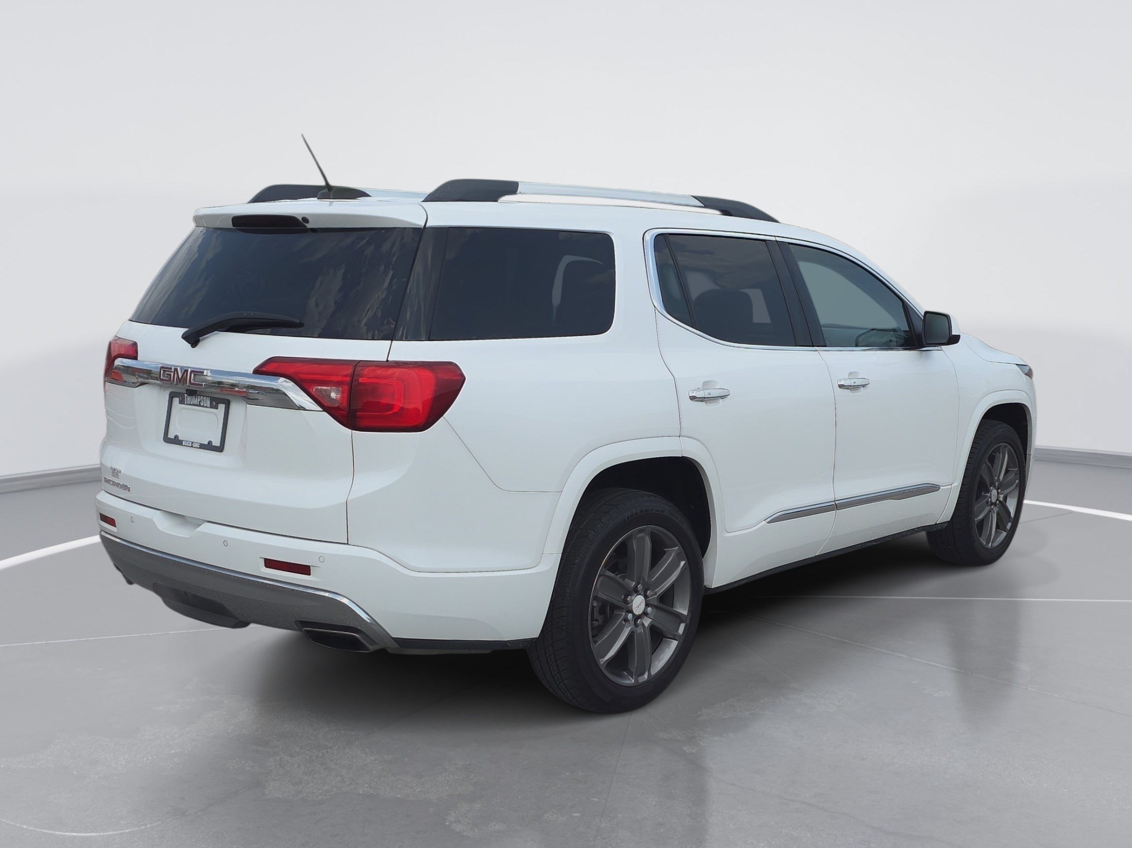 Used 2017 GMC Acadia Denali w/ Technology Package FWD image 3