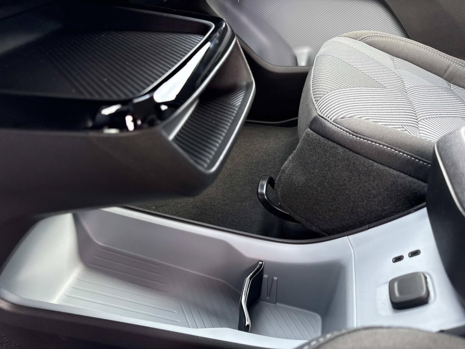 New 2027 Chevrolet Bolt LT w/ Comfort Package FWD image 27