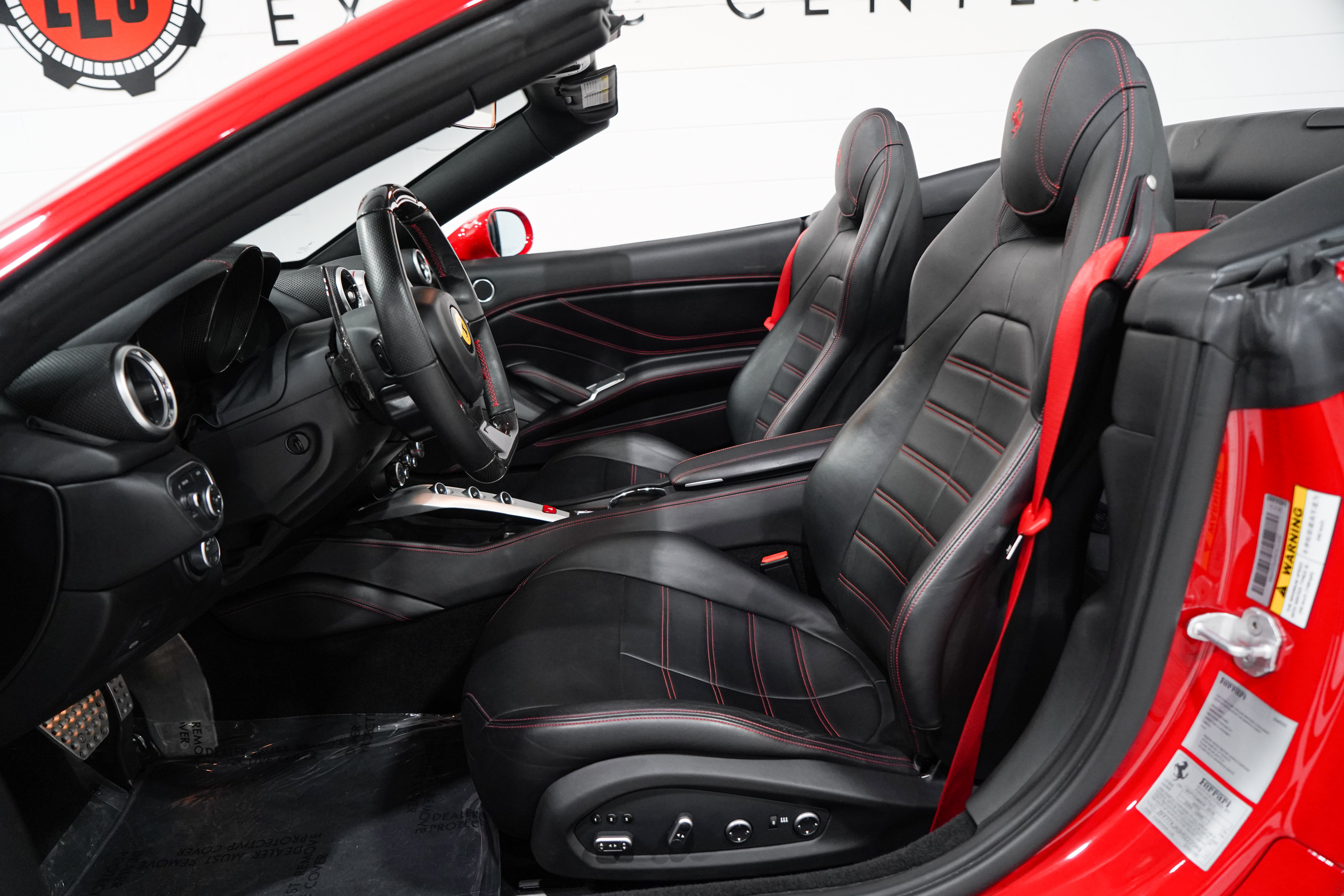Used 2017 Ferrari California T RWD image 9