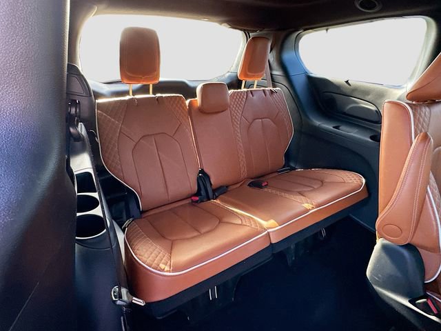 Used 2025 Chrysler Pacifica Pinnacle image 30