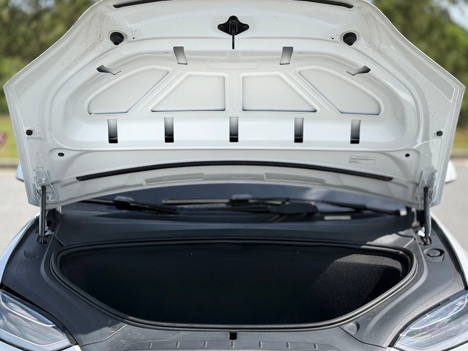 Used 2022 Tesla Model X image 47