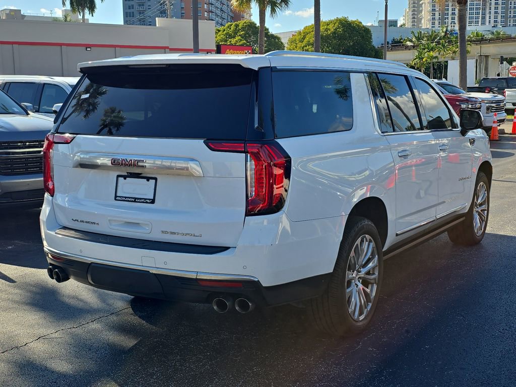 Used 2022 GMC Yukon XL Denali w/ Denali Premium Package image 4