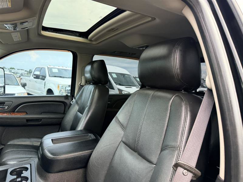 Used 2008 Chevrolet Silverado 3500 LTZ w/ Suspension Package, Off-Road AWD/4WD image 27