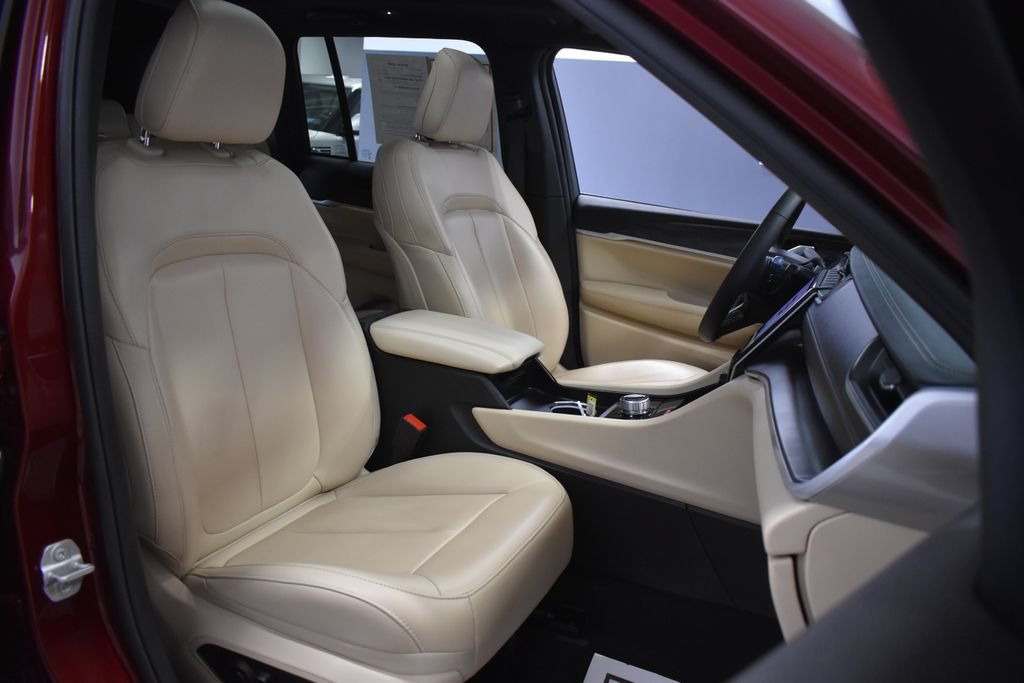 Used 2024 Jeep Grand Cherokee Limited RWD image 14