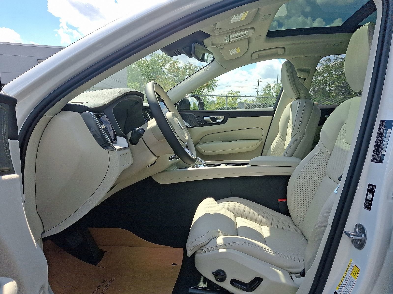 New 2026 Volvo XC60 B5 Ultra w/ Climate Package image 13