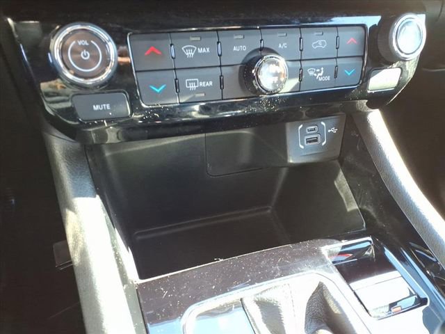 Used 2023 Jeep Compass Limited image 14