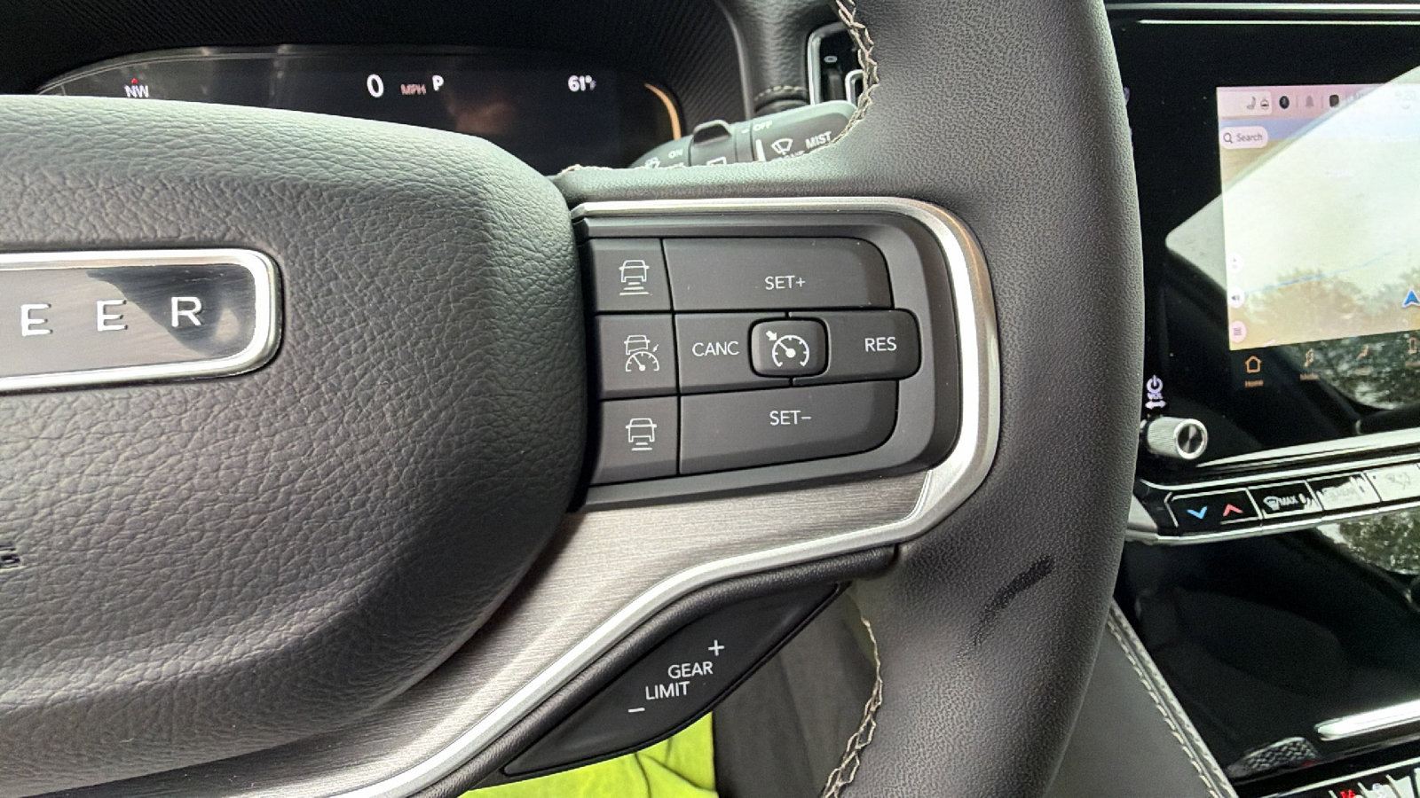 Used 2025 Jeep Wagoneer 4WD image 28