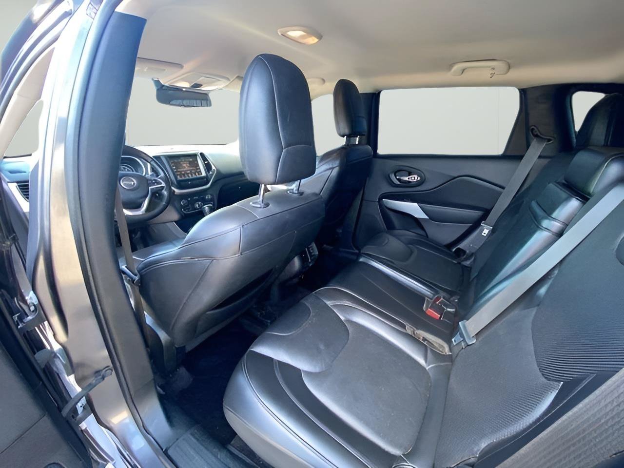 Used 2018 Jeep Cherokee Overland AWD/4WD image 25