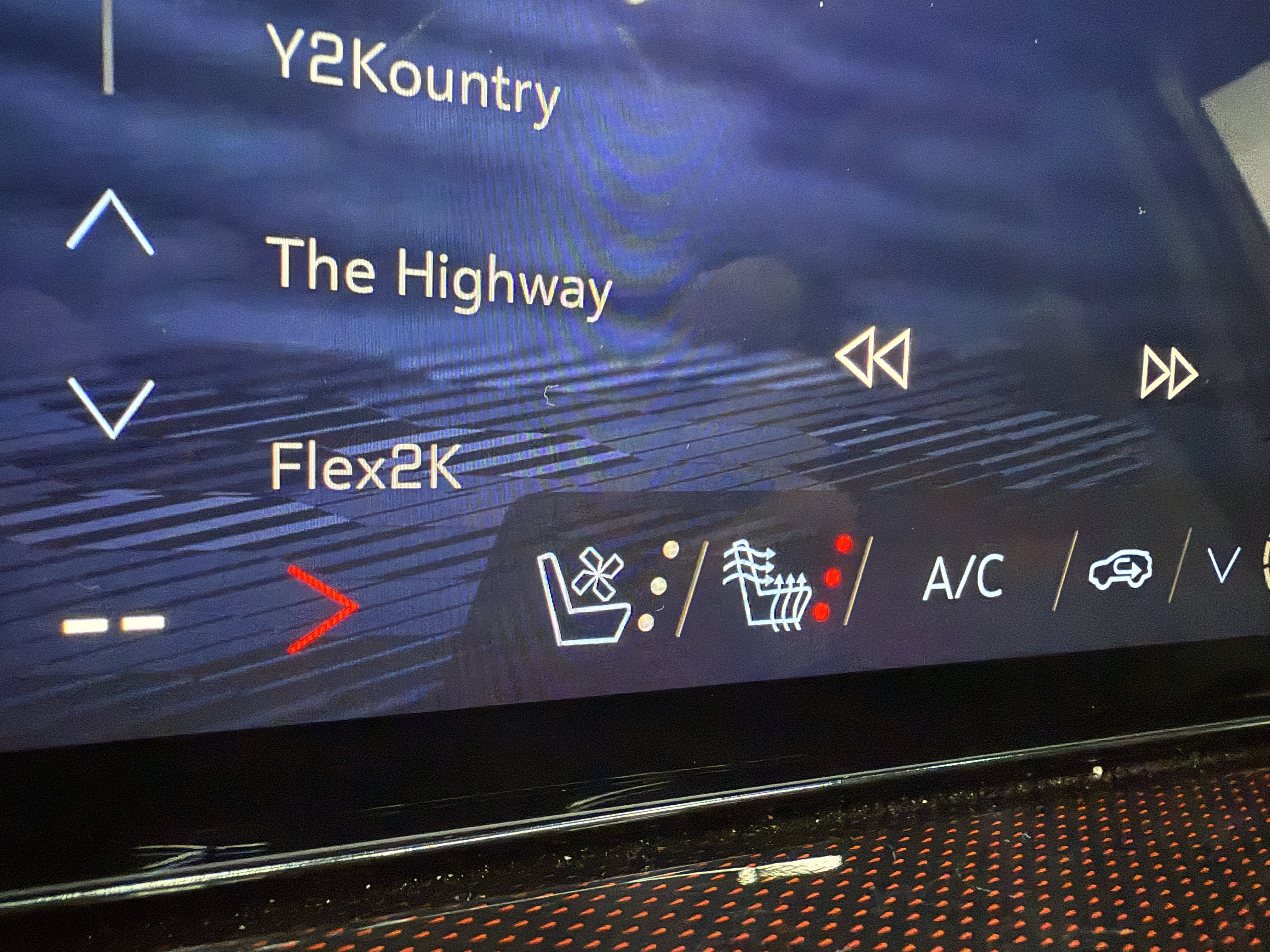 Used 2024 Chevrolet Traverse RS image 23