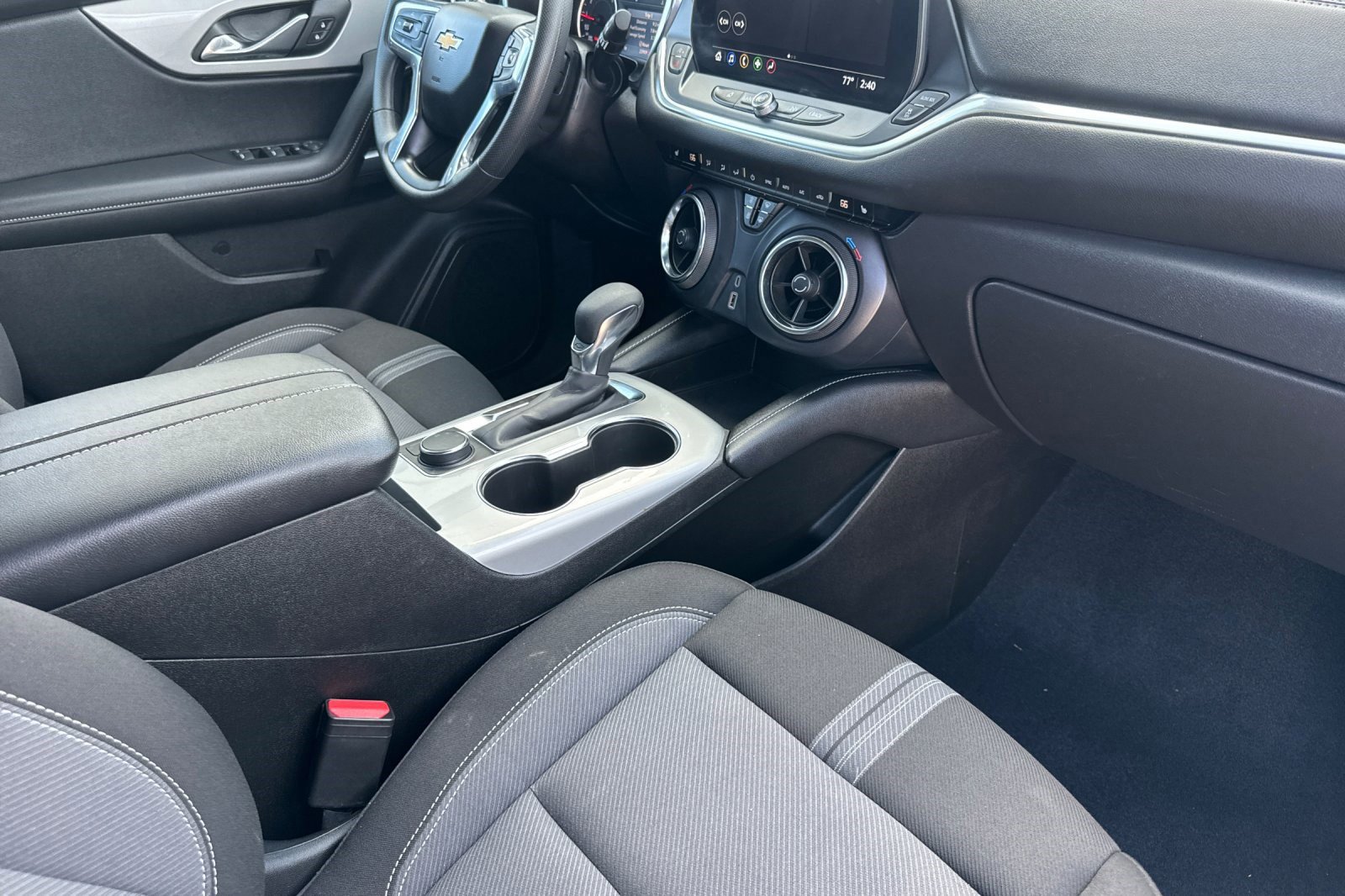 Used 2025 Chevrolet Blazer LT image 32