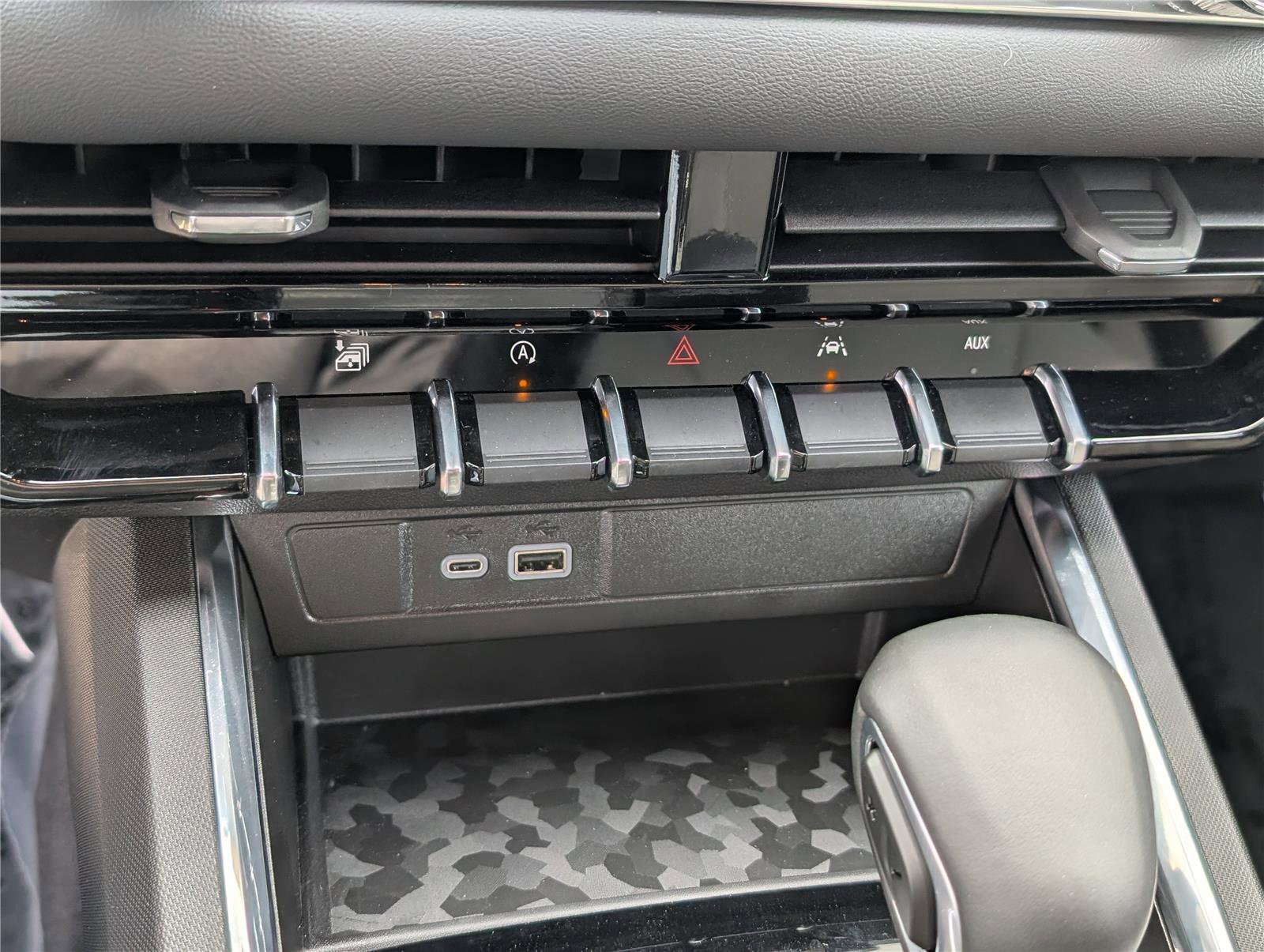 Used 2025 GMC Canyon Elevation w/ Technology Package image 26