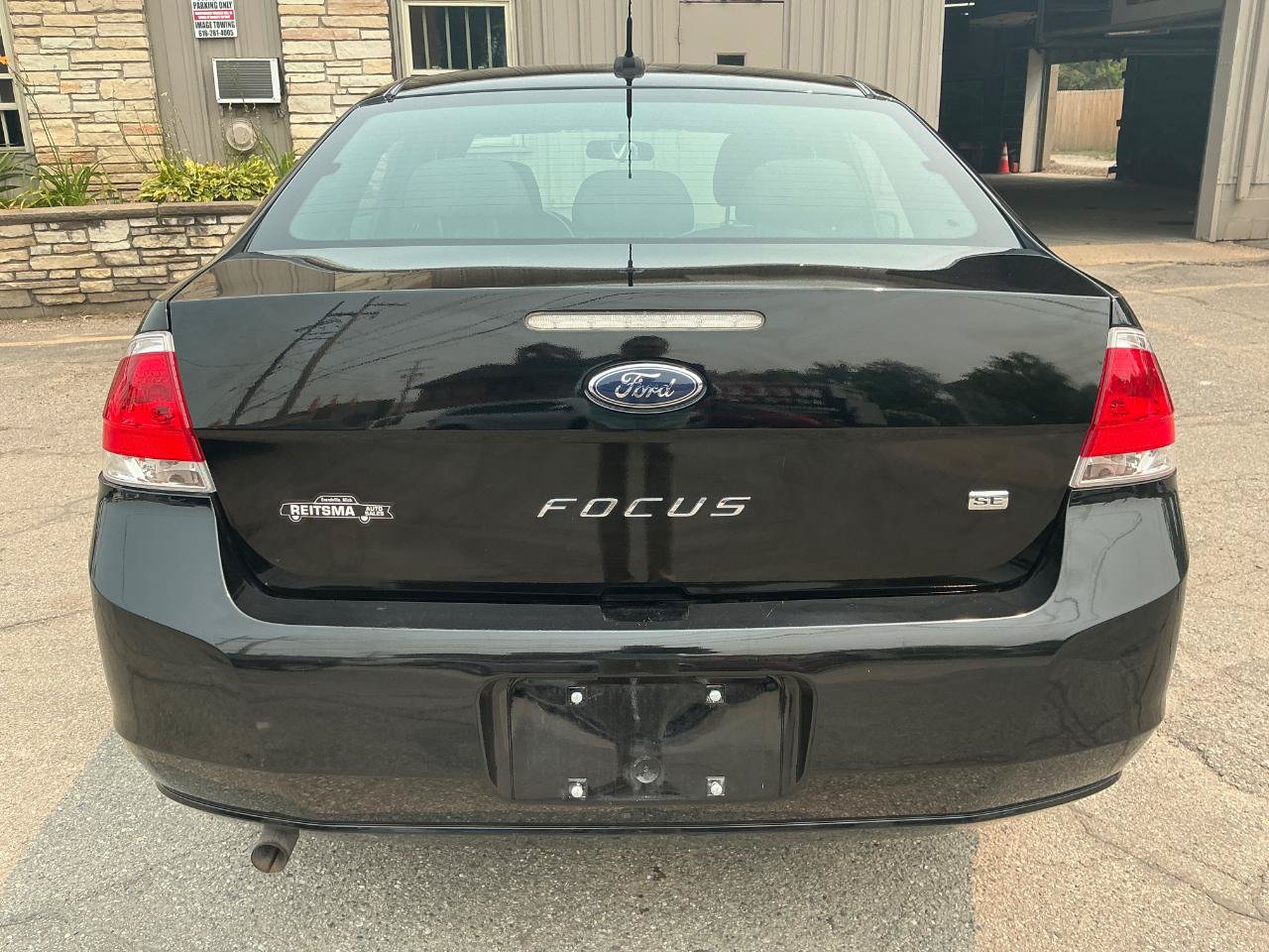 Used 2010 Ford Focus SE FWD image 4