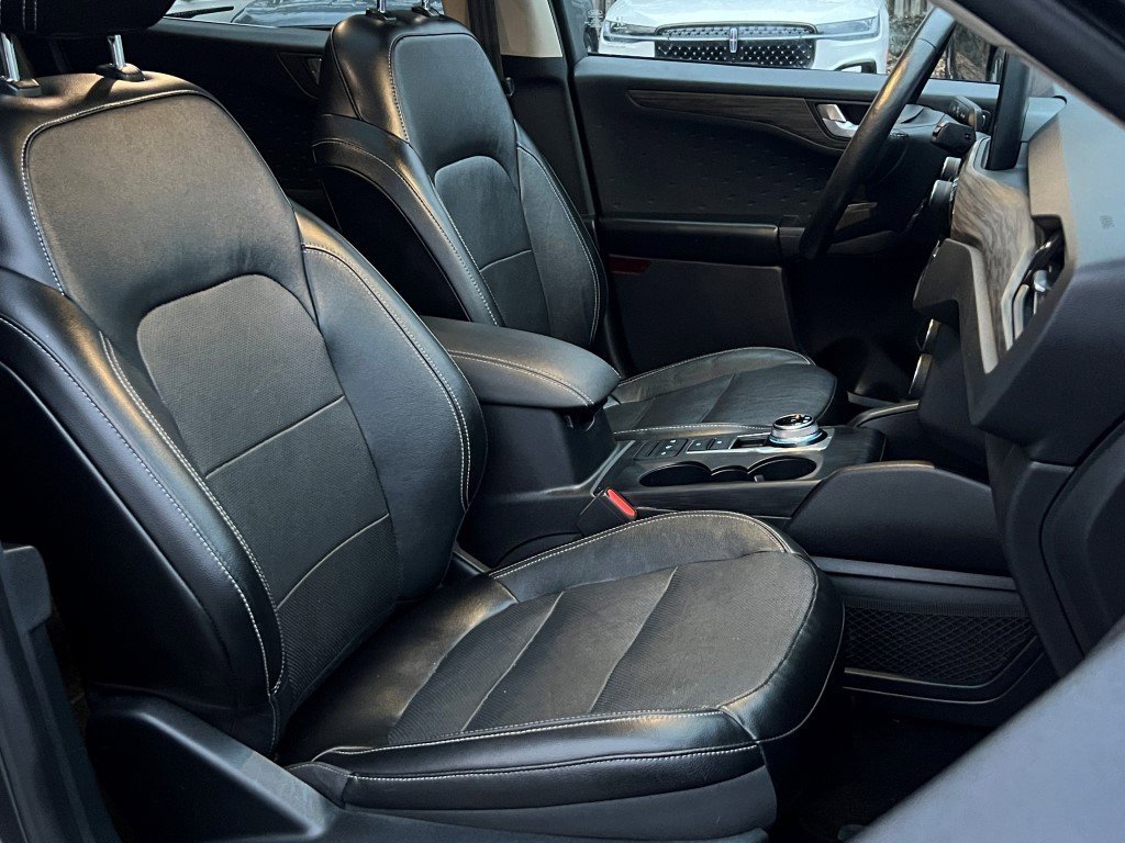 Used 2020 Ford Escape Titanium image 10