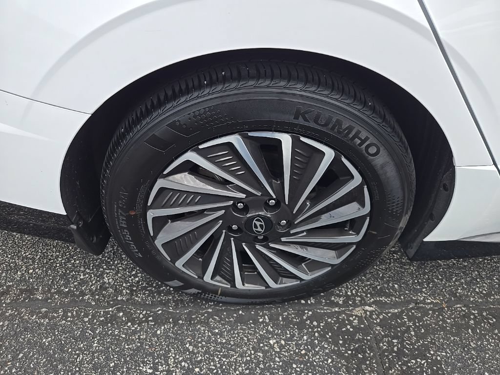 Certified 2025 Hyundai Sonata Limited FWD image 18