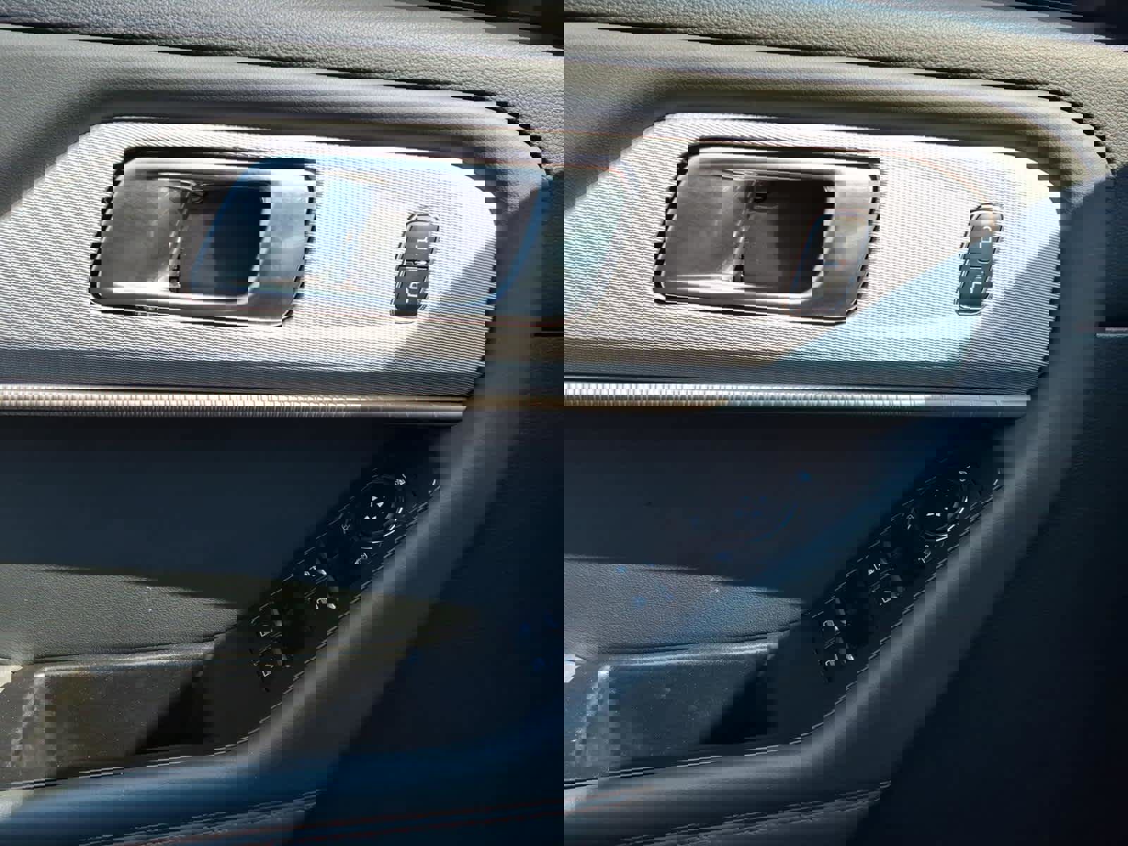 Used 2025 Ford Explorer Active w/ Active Comfort Package image 16