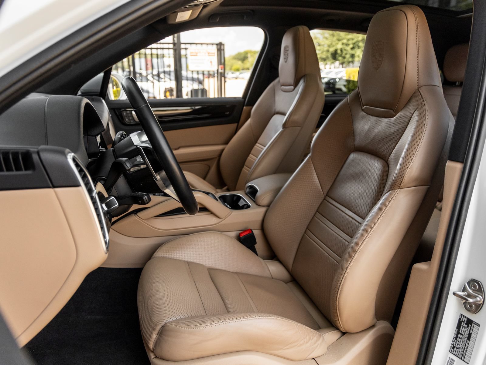 Certified 2023 Porsche Cayenne AWD/4WD image 5