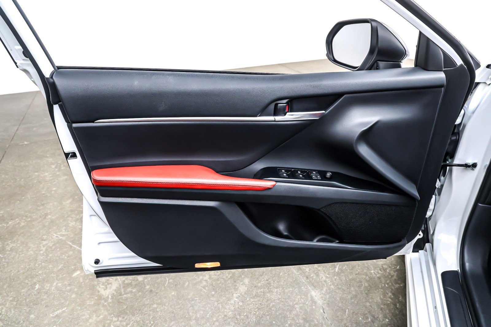 Used 2019 Toyota Camry SE image 22