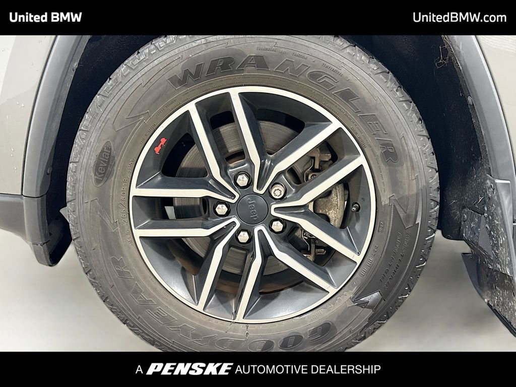 Used 2021 Jeep Grand Cherokee Trailhawk w/ Trailhawk Luxury Group image 2