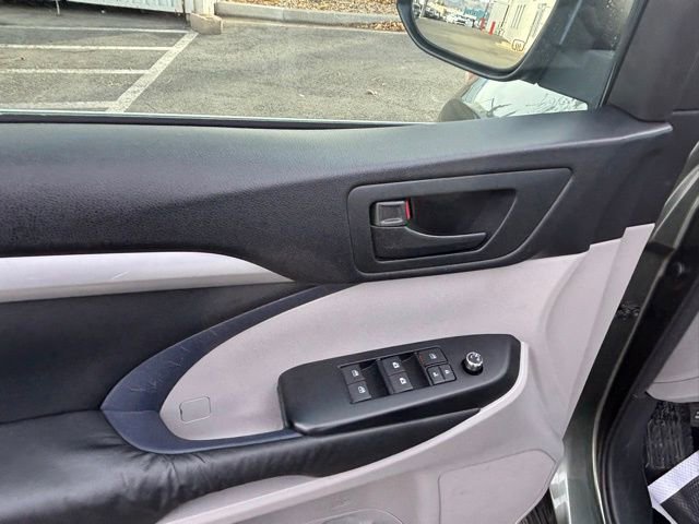 Used 2015 Toyota Highlander Plus image 12