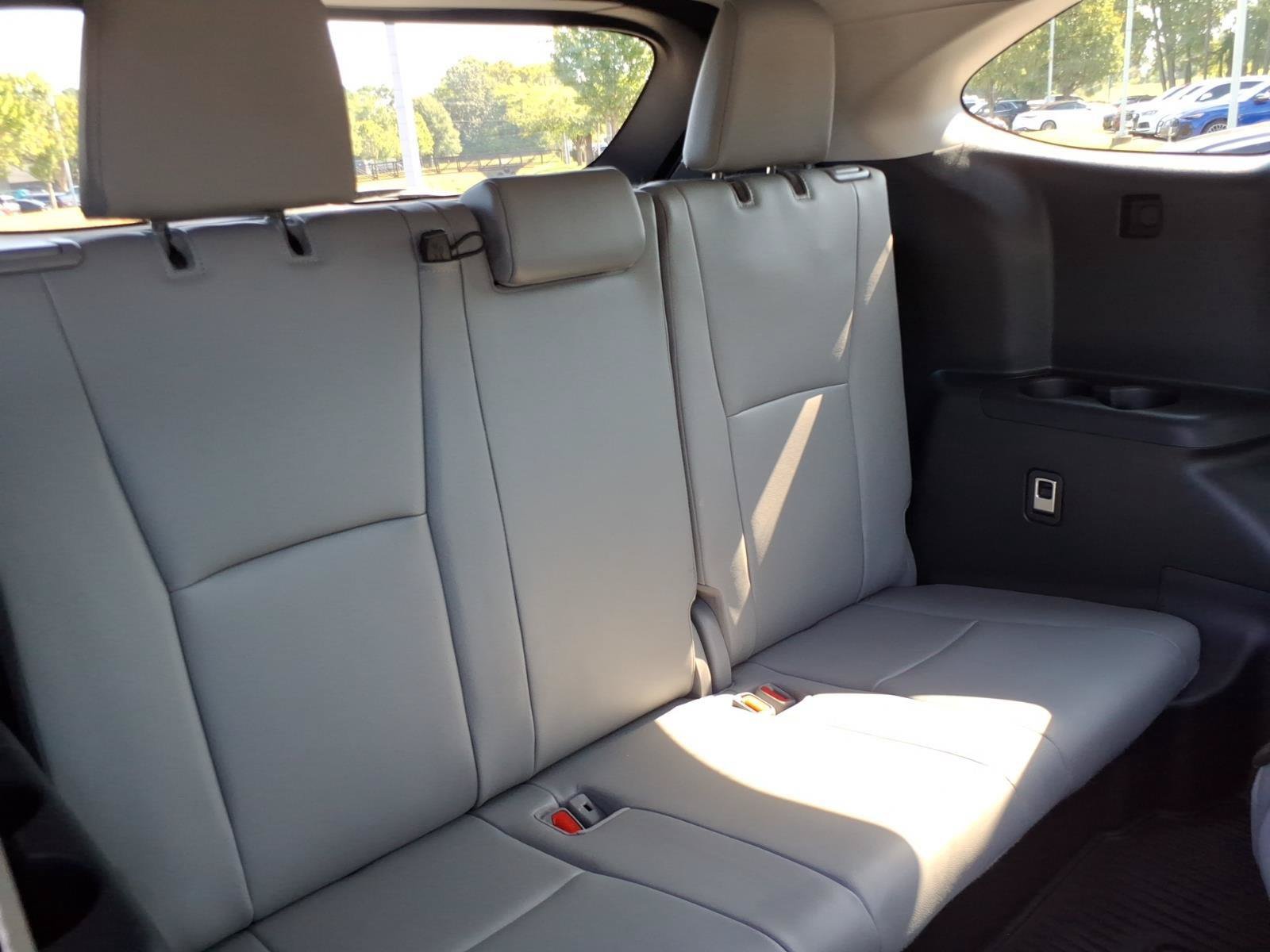 Used 2020 Toyota Highlander XLE AWD/4WD image 30