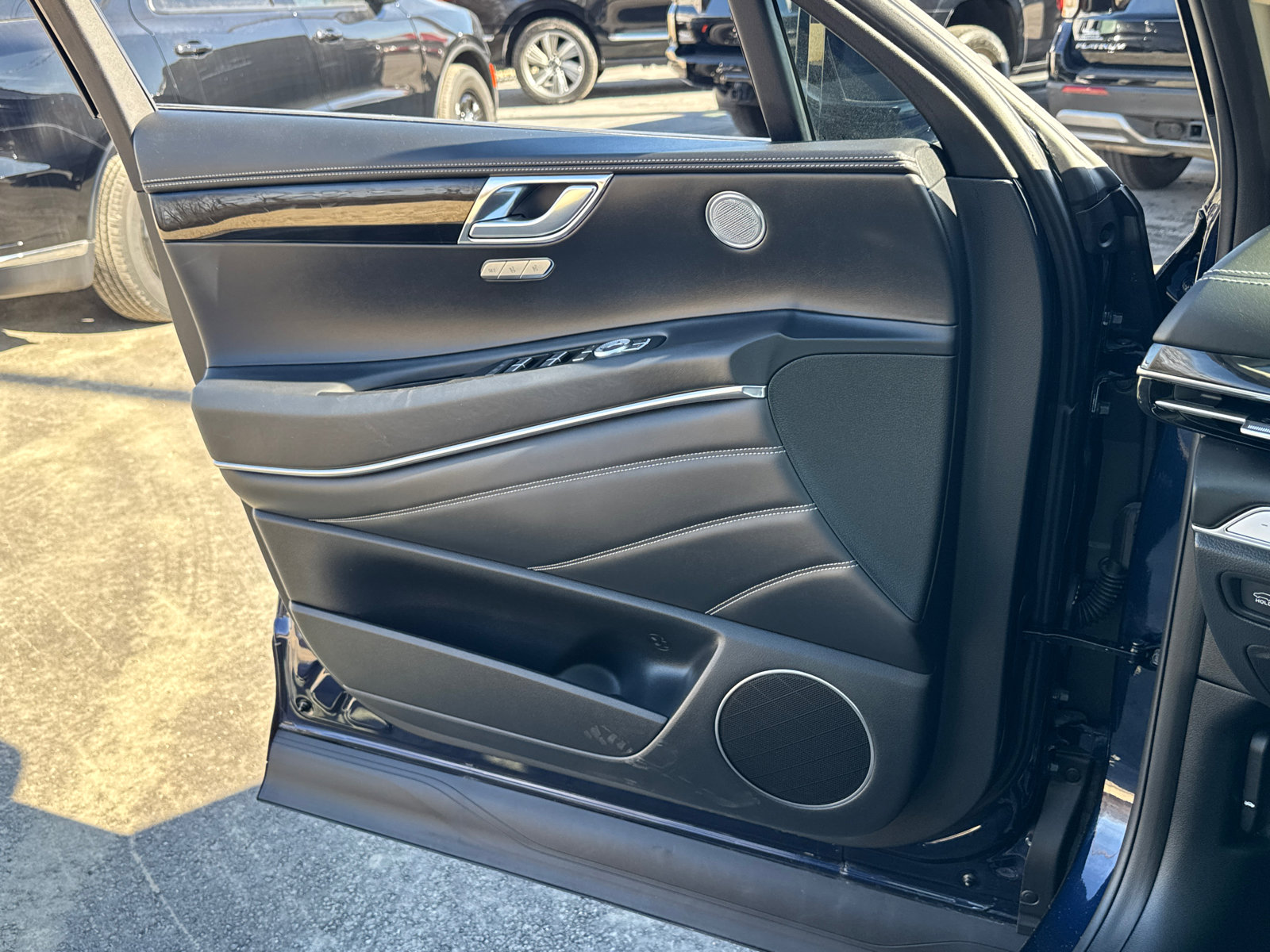 Used 2025 Genesis GV80 2.5T image 16