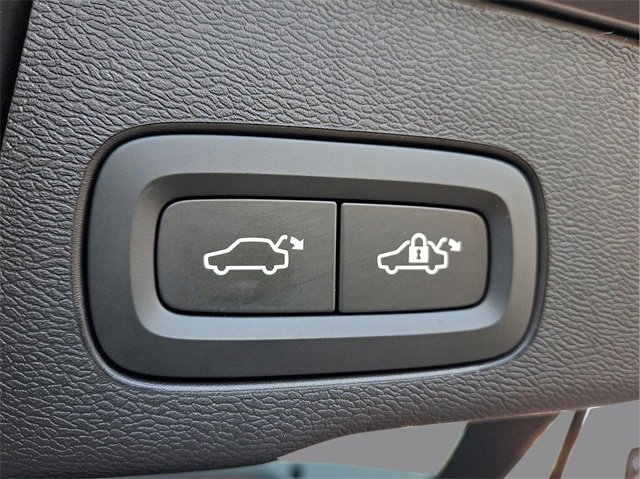 Certified 2025 Volvo XC60 B5 Plus image 23