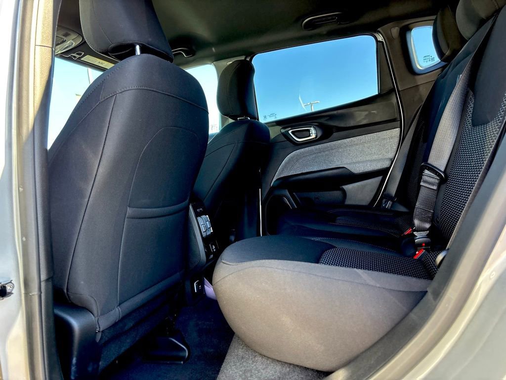 Used 2025 Jeep Compass Sport image 20