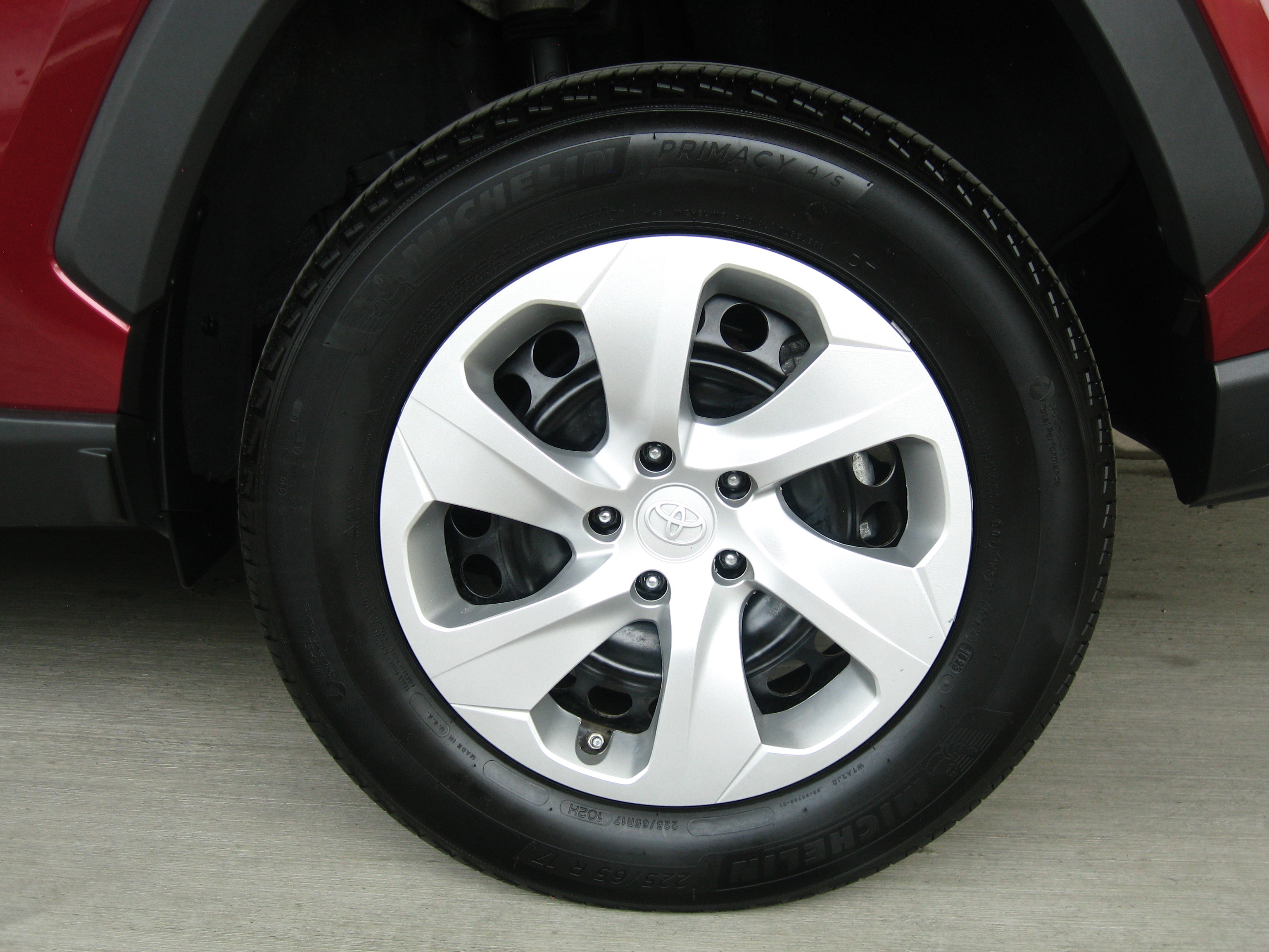 Used 2023 Toyota RAV4 LE image 25