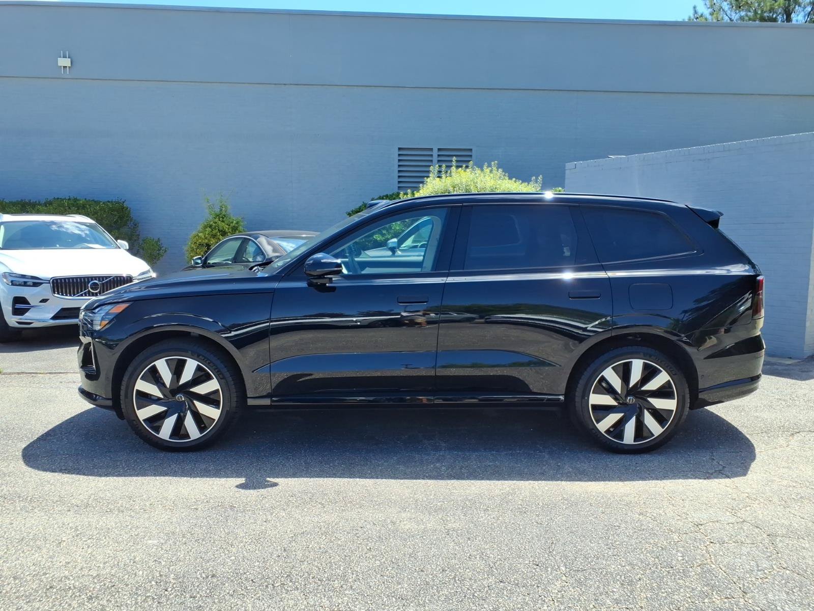 Certified 2025 Volvo EX90 Plus AWD/4WD image 7