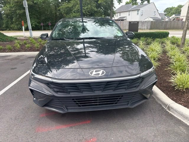 Used 2024 Hyundai Elantra SE FWD image 3