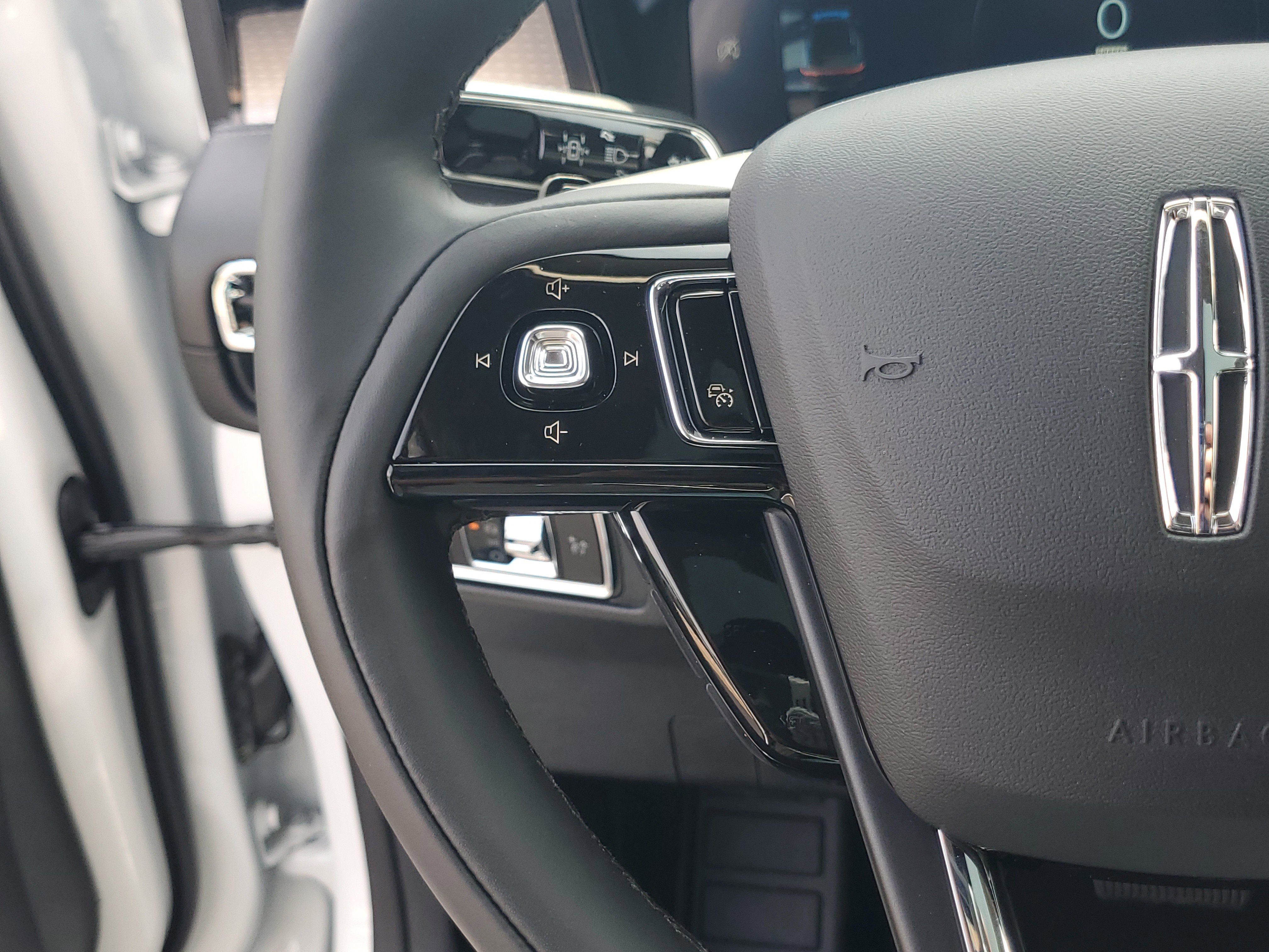 New 2026 Lincoln Corsair Reserve w/ Jet Appearance Package AWD/4WD image 17