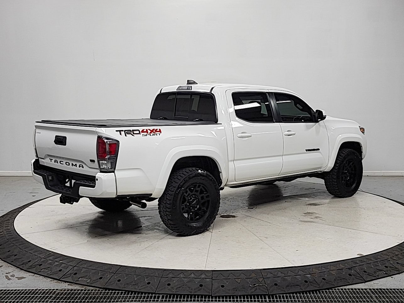 Used 2023 Toyota Tacoma TRD Sport w/ Technology Package AWD/4WD image 8